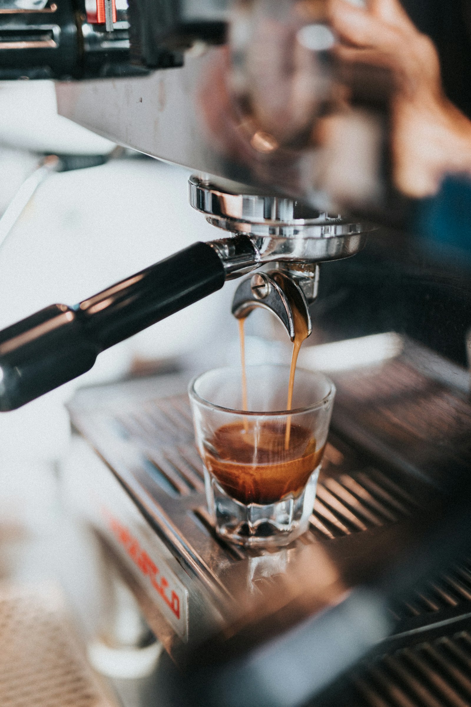 Espresso extraction with fine coffee grind size
