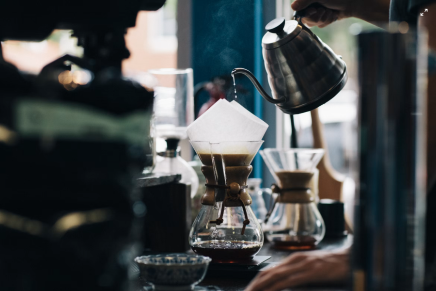 Brewing filter coffee with the Chemex pour-over method